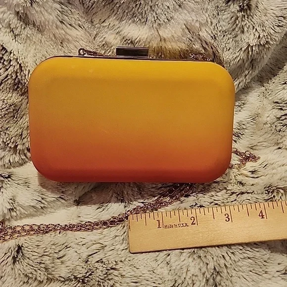 Escada hard shell clutch bag removable chain shoulder strap good condition - Picture 4 of 8